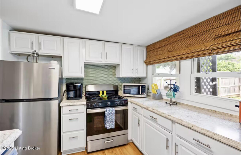 Listing Image 11