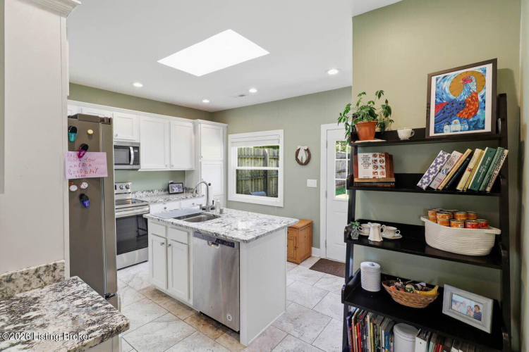 Listing Image 11