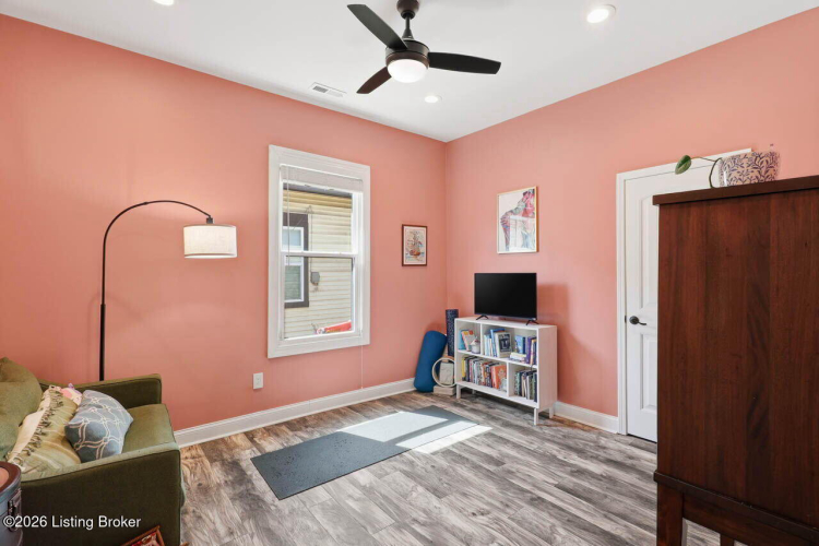 Listing Image 19