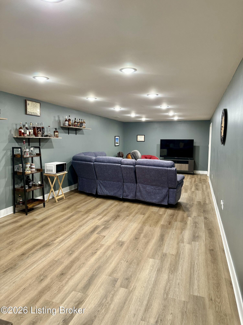 Listing Image 20
