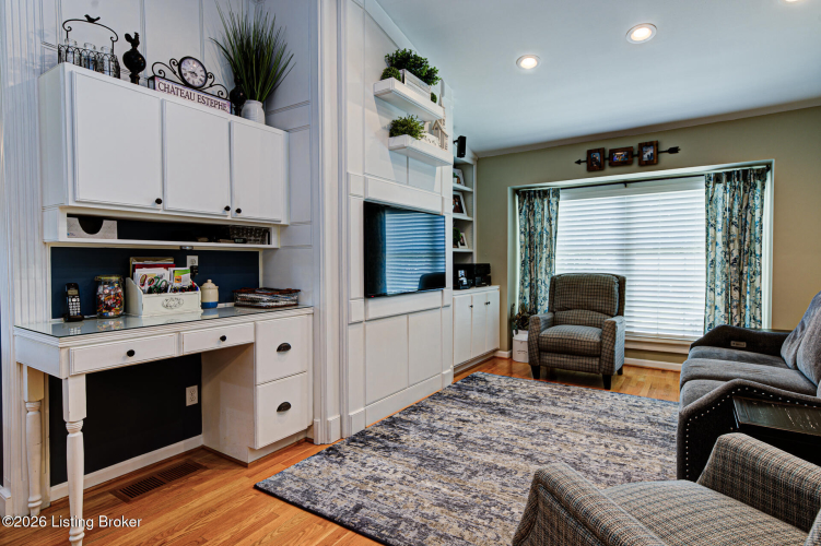 Listing Image 11