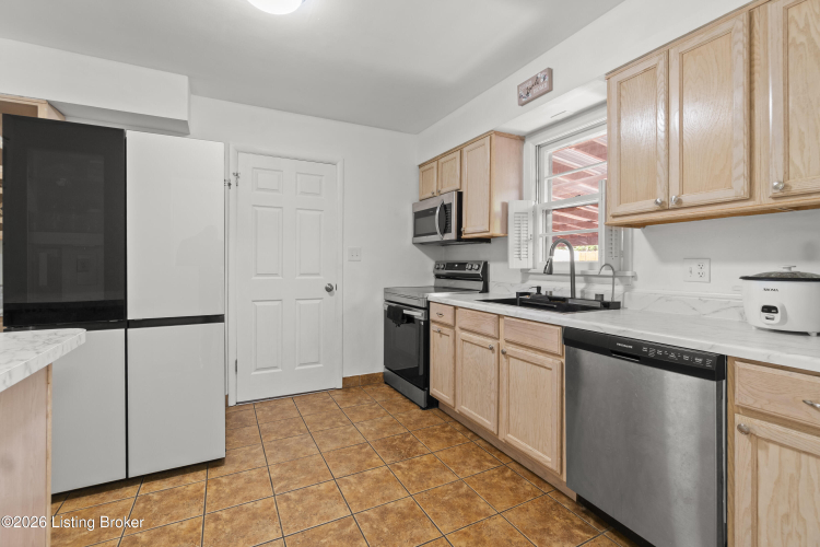 Listing Image 10