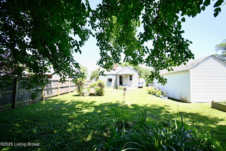 Listing Image 4