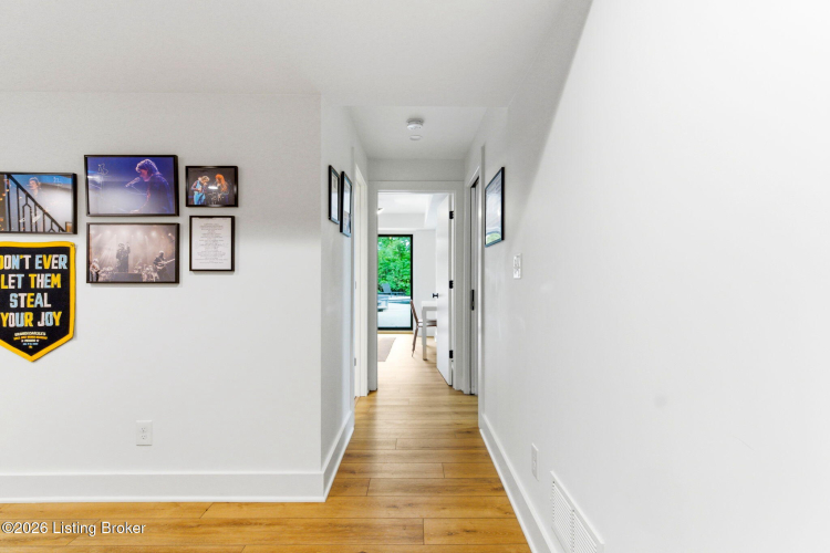 Listing Image 64