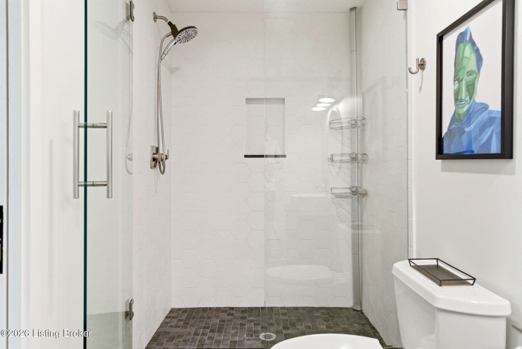 Listing Image 73