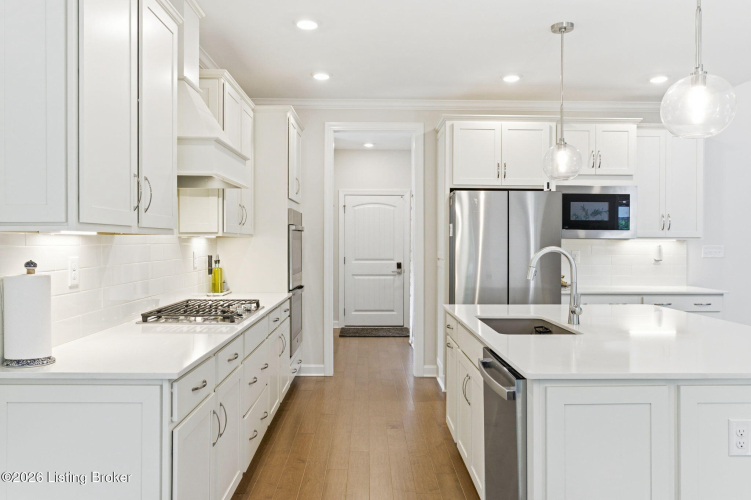 Listing Image 19