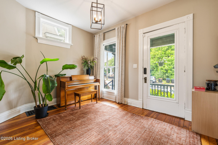 Listing Image 10