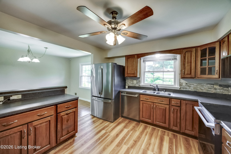 Listing Image 9