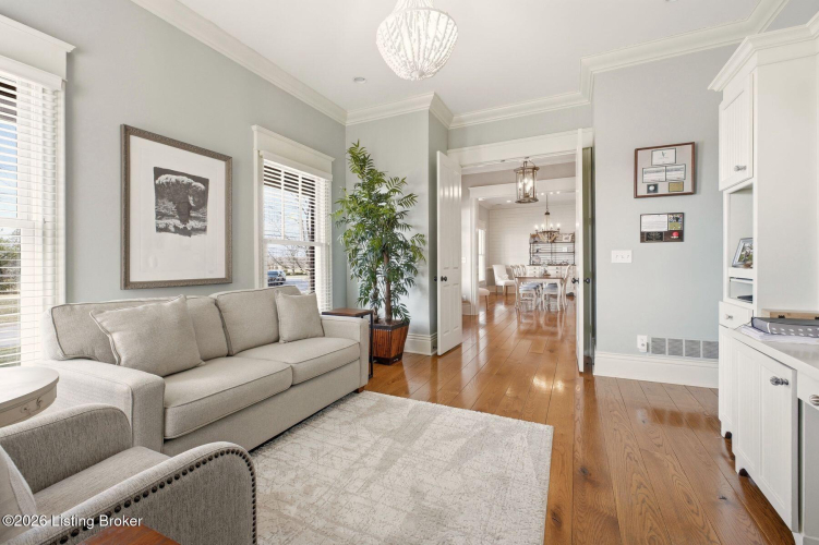 Listing Image 19