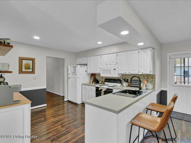 Listing Image 13