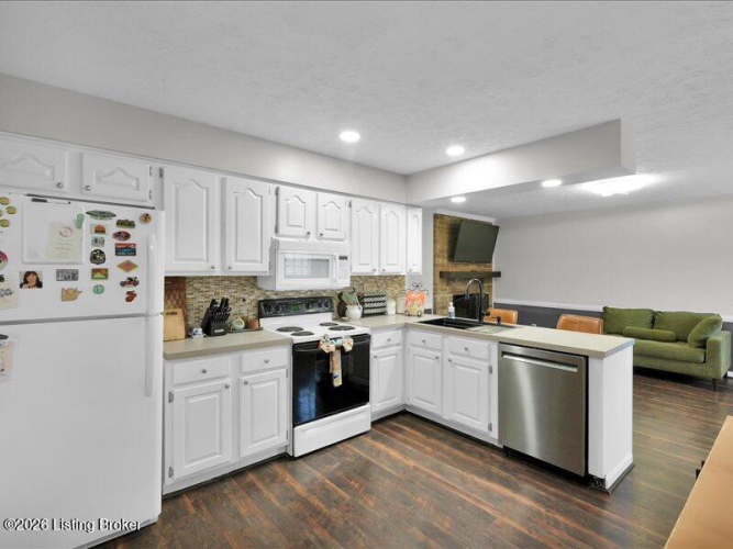 Listing Image 15