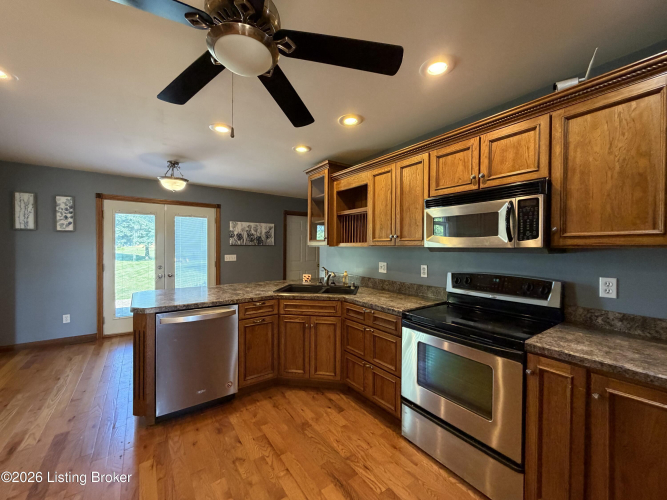 Listing Image 12
