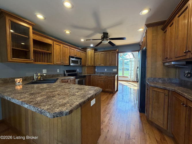 Listing Image 8