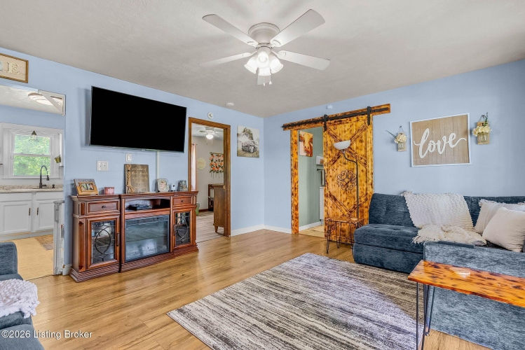 Listing Image 5