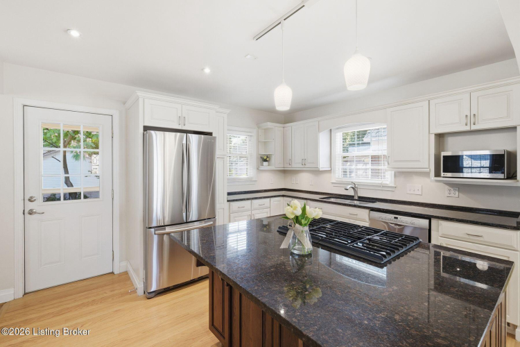 Listing Image 9