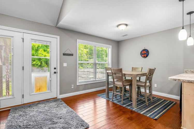 Listing Image 10