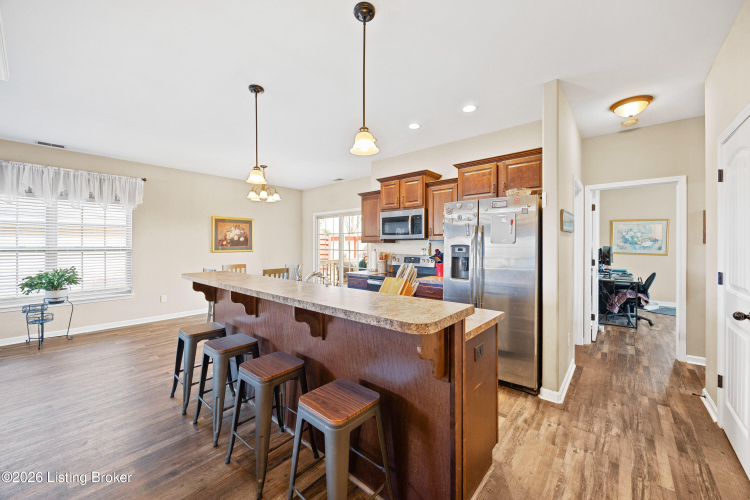 Listing Image 11