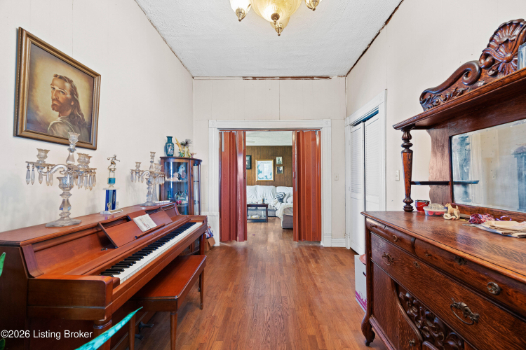 Listing Image 5