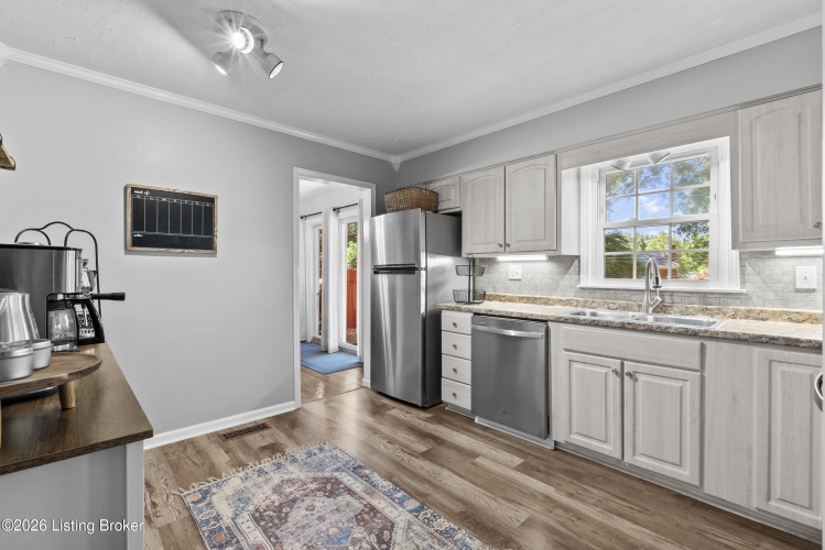 Listing Image 15
