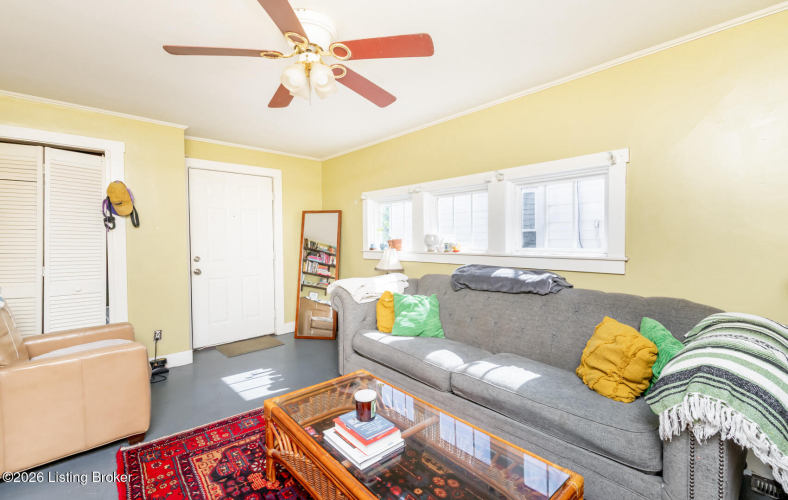 Listing Image 4