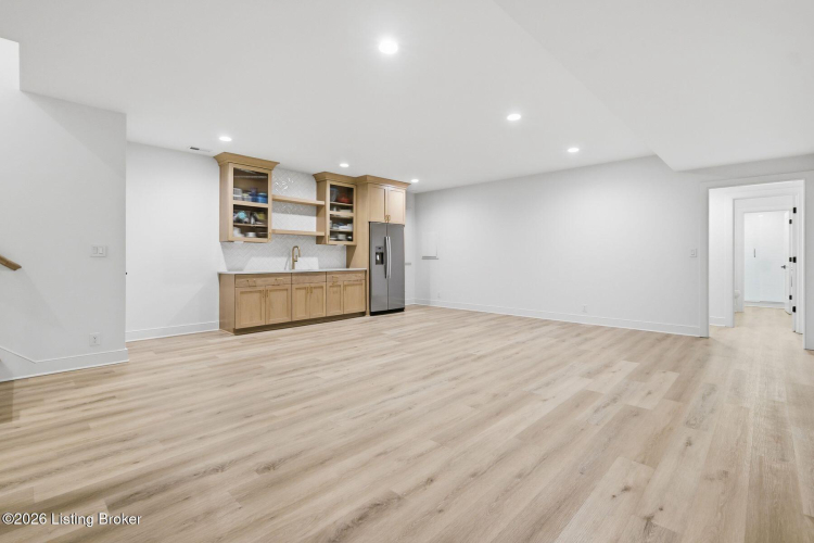 Listing Image 58
