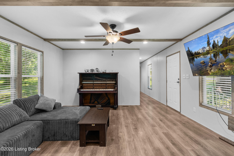 Listing Image 7