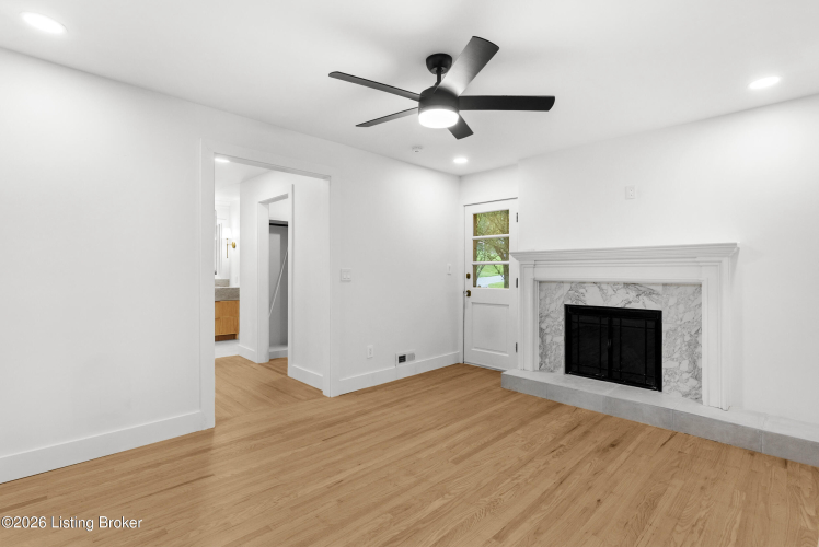 Listing Image 17