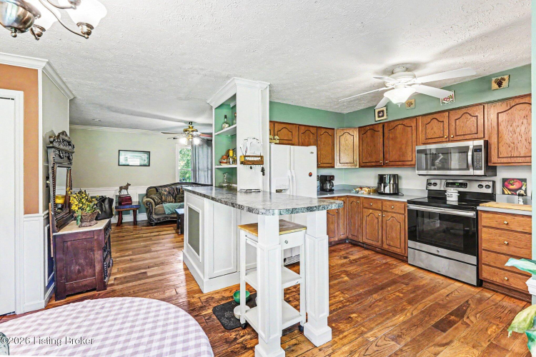 Listing Image 4