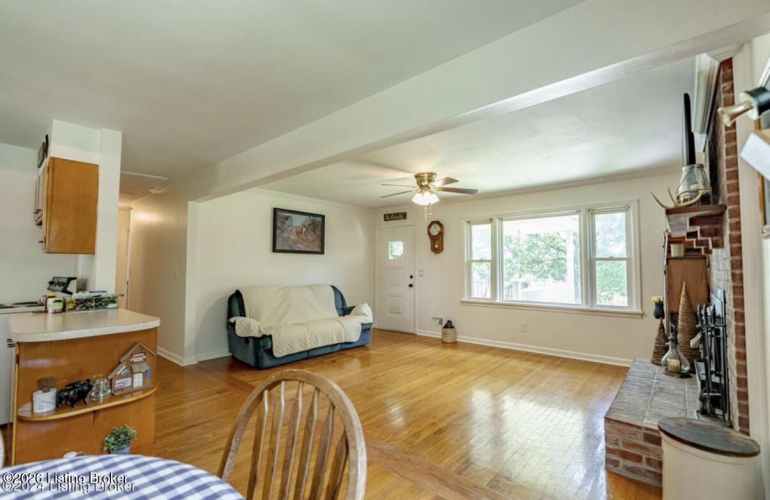 Listing Image 12