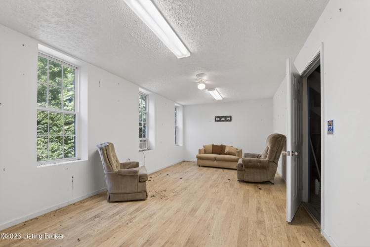 Listing Image 54