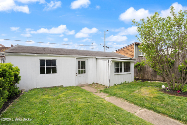 Listing Image 4