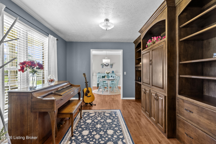 Listing Image 9