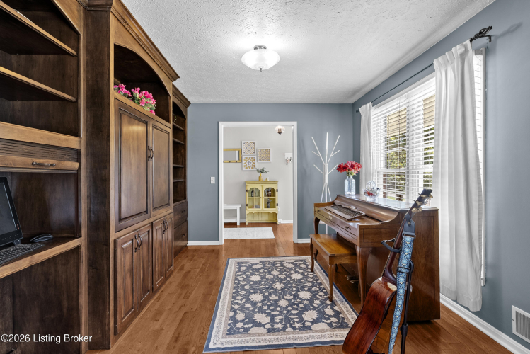 Listing Image 10