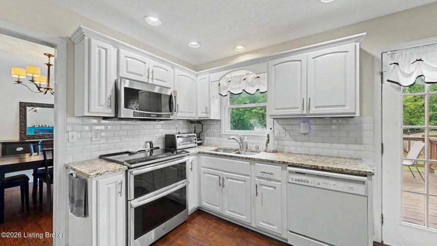 Listing Image 12