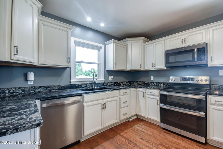 Listing Image 19