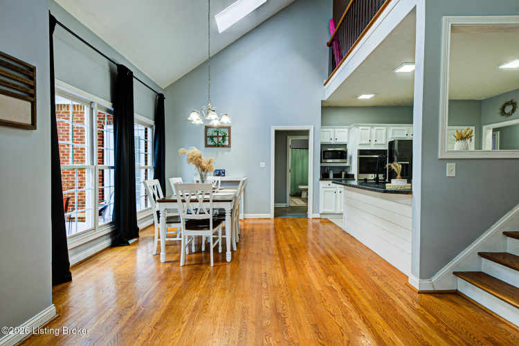 Listing Image 8