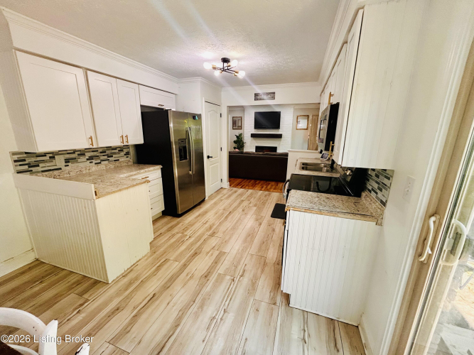 Listing Image 10