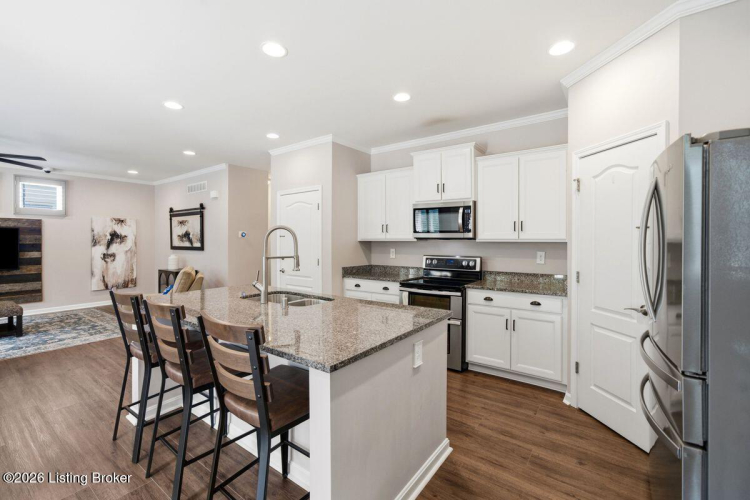Listing Image 11