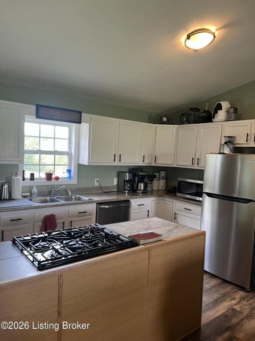 Listing Image 8