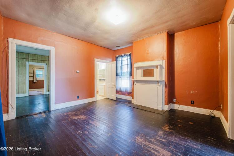Listing Image 5
