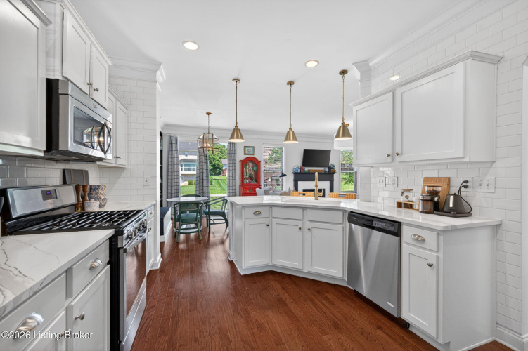 Listing Image 12