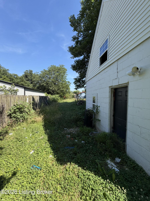 Listing Image 11