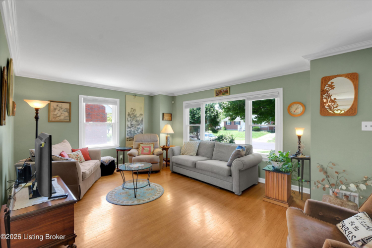 Listing Image 7