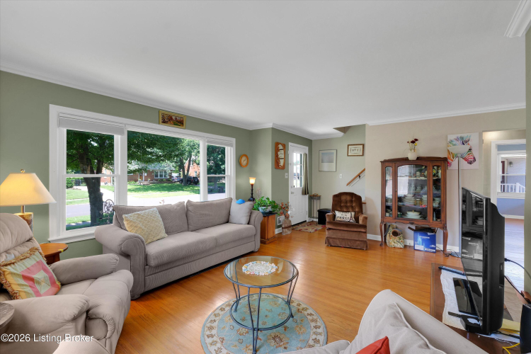 Listing Image 9