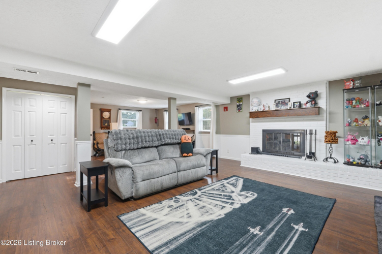 Listing Image 14
