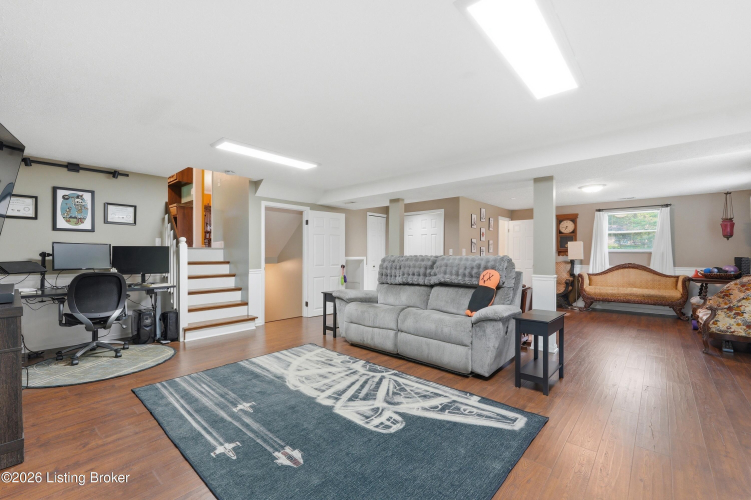 Listing Image 16