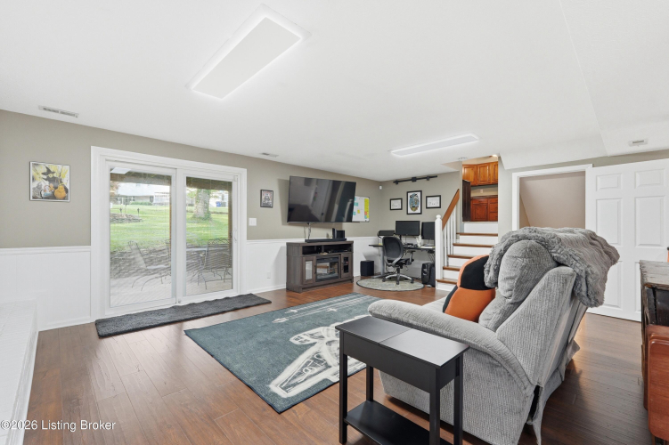Listing Image 17