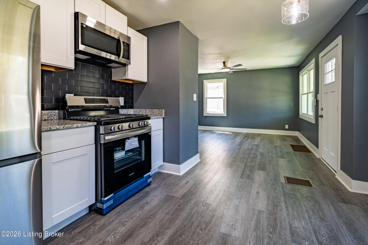 Listing Image 12
