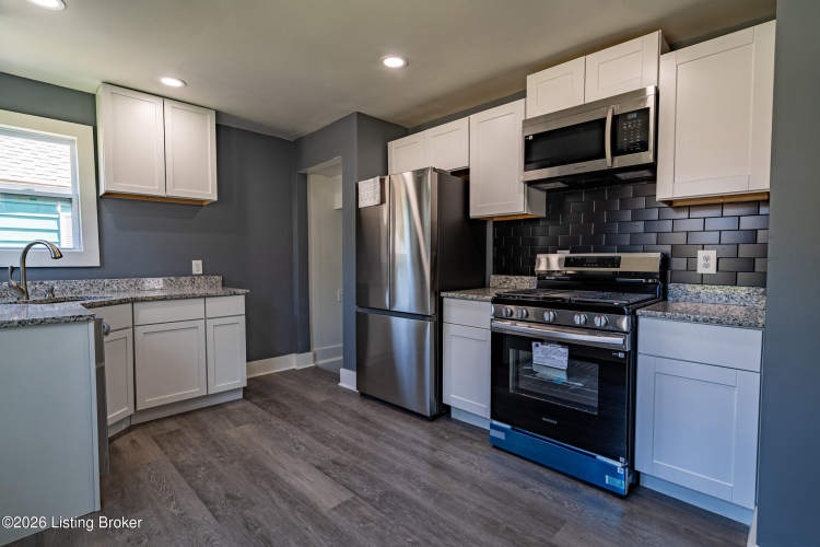 Listing Image 9
