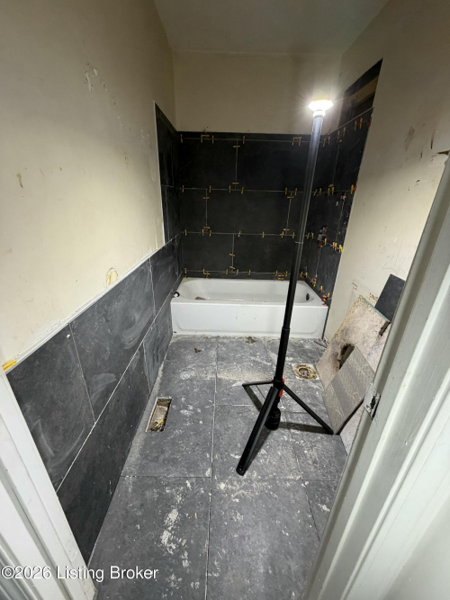 Listing Image 17